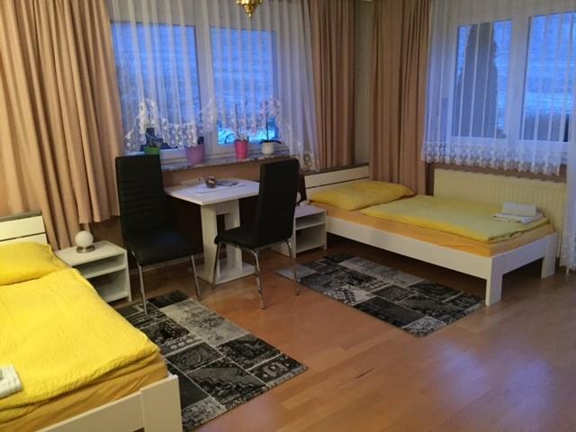Haus Tina Zimmer Niklasdorf Bagian luar foto